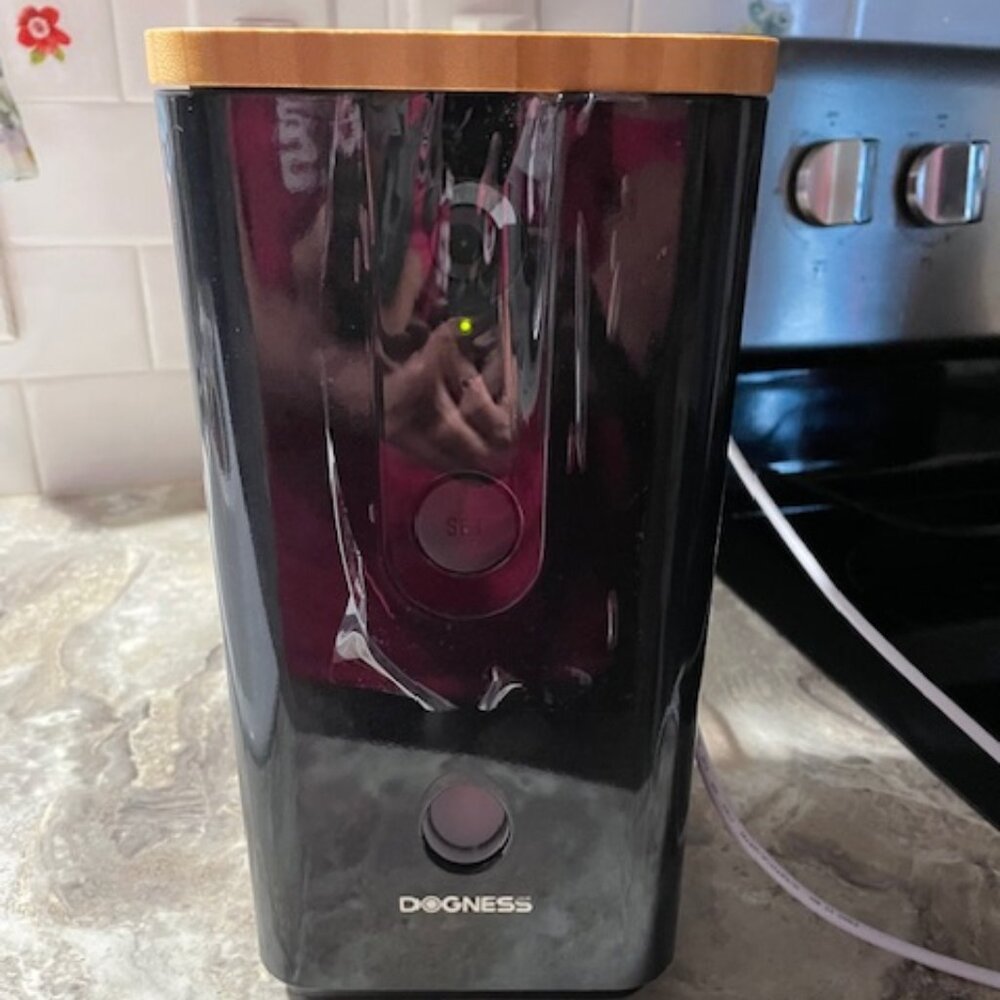 BRAND NEW DOGNESS SMART CAM TREATER WiFi CAT DOG TREAT DISPENSER W HD CAMERA APP